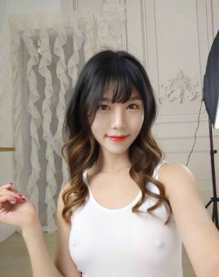 少妇把腿扒开让我添69号线式