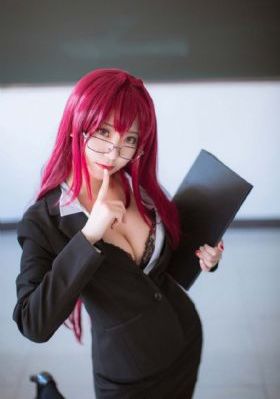 小媳妇看电视剧
