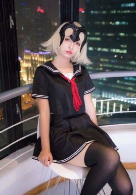鬓边不是海棠红